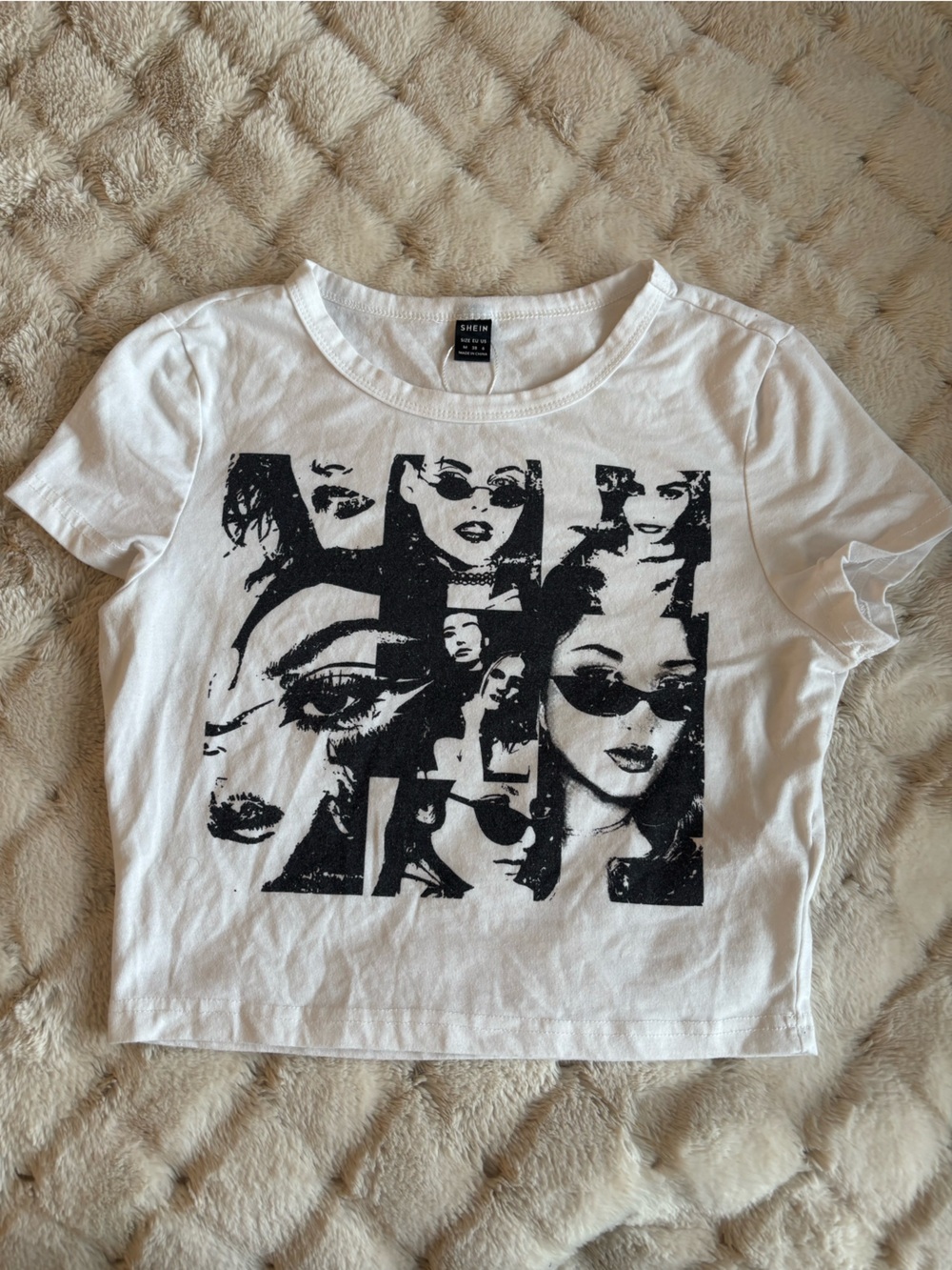 SHEIN White Crop Graphic T-Shirt